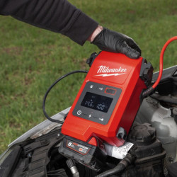 M18js2000-0 - booster m18 pour voiture sans batterie et sans chargeur
